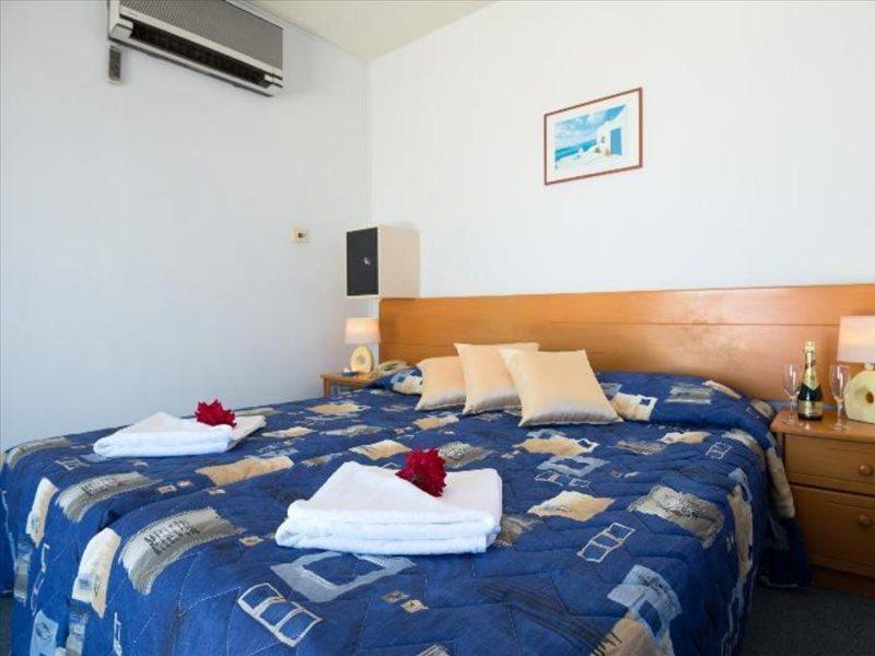 Paphos Sunny Hill Hotel Apartments מראה חיצוני תמונה