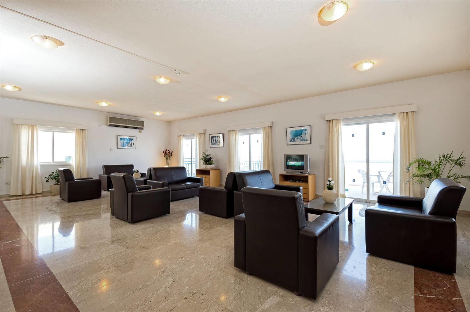 Paphos Sunny Hill Hotel Apartments מראה חיצוני תמונה